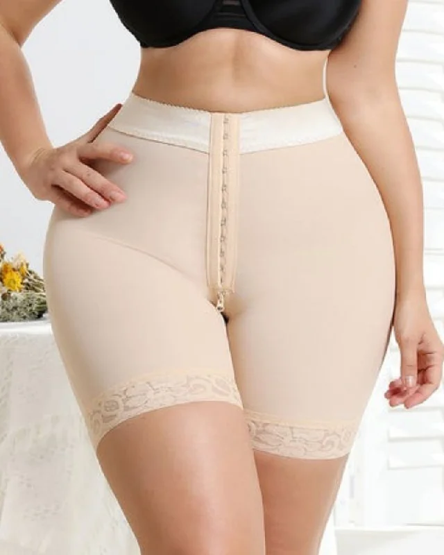 seamless shapewear for stretch fabricsBeigefarbene High Waist Po-Lifter Spitzenshorts