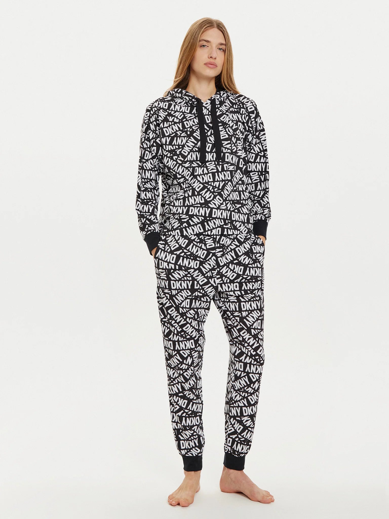 women's pajamas for a night of restPijama DKNY