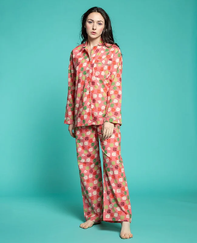 women's pajamas with cozy footiesPyjama pour femme Burmese Les Touristes